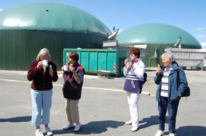 Sonntag, der 19. Mai - Besichtigung der Biogasanlage in Trent